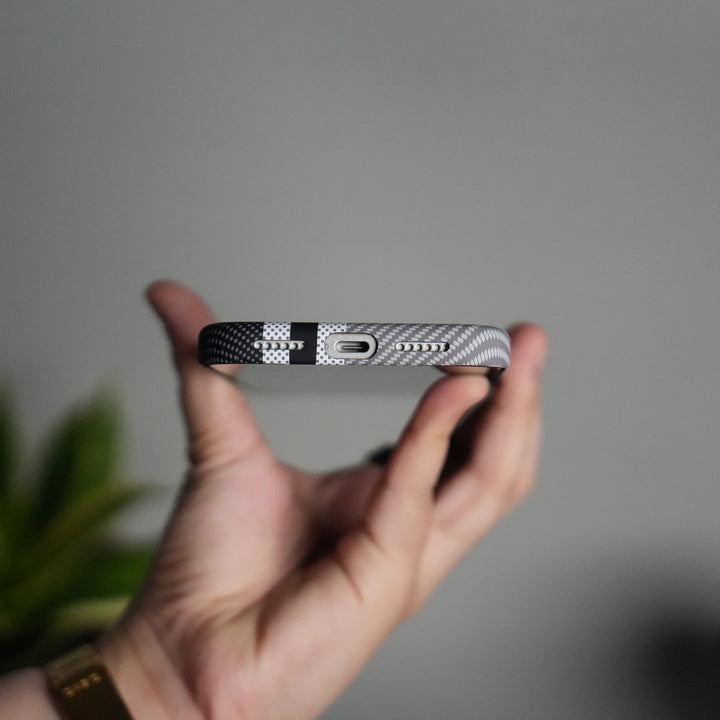 iPhone 17 Series Carbon Fiber Texture Aramid Design Hard Pc MagSafe Cover | Stripe Design