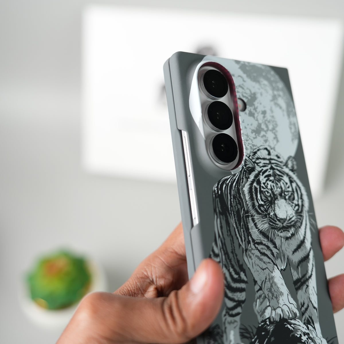 Samsung Galaxy Z Fold 7 Carbon Fiber Texture Case | Tiger Printed Hard PC Cover with MagSafe (Gray Tiger)