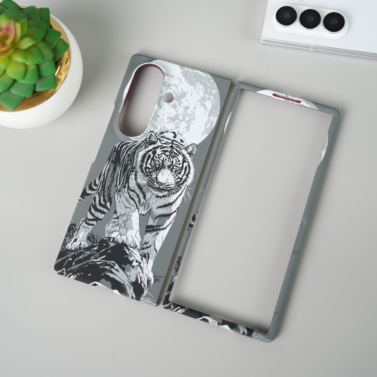 Samsung Galaxy Z Fold 7 Carbon Fiber Texture Case | Tiger Printed Hard PC Cover with MagSafe (Gray Tiger)