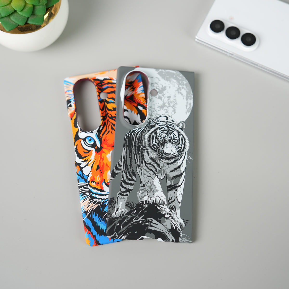 Samsung Galaxy Z Fold 7 Carbon Fiber Texture Case | Tiger Printed Hard PC Cover with MagSafe | Shockproof Slim Protection