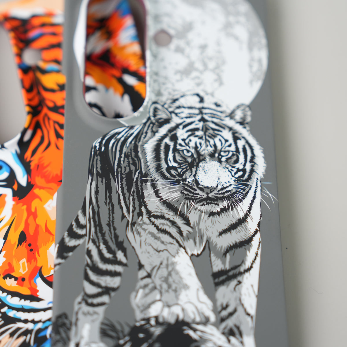 Samsung Galaxy Z Fold 7 Carbon Fiber Texture Case | Tiger Printed Hard PC Cover with MagSafe (Colorful Tiger)