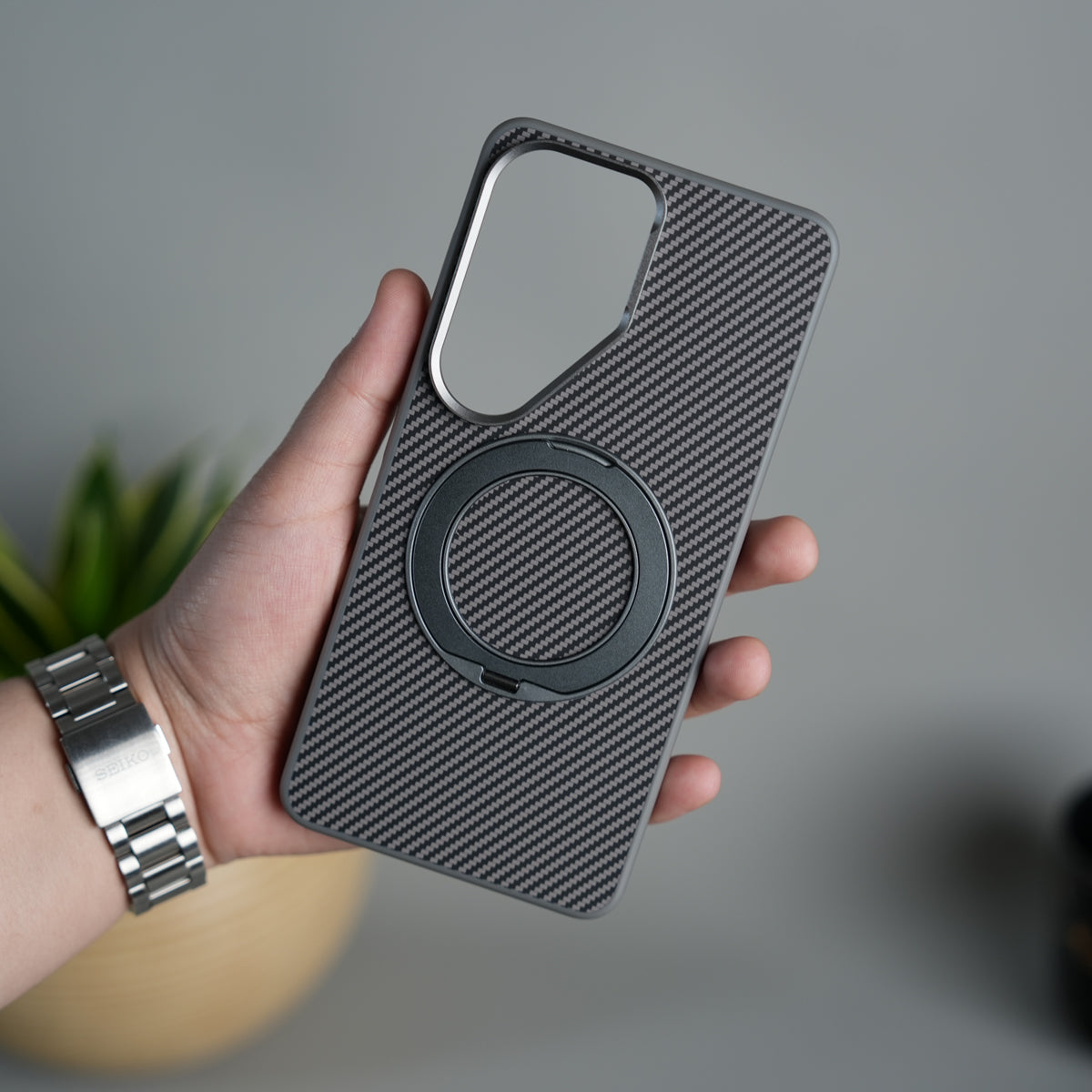 Galaxy S26 Ultra Carbon Textured Metal Camera Ring and Rotating Kick Stand Case