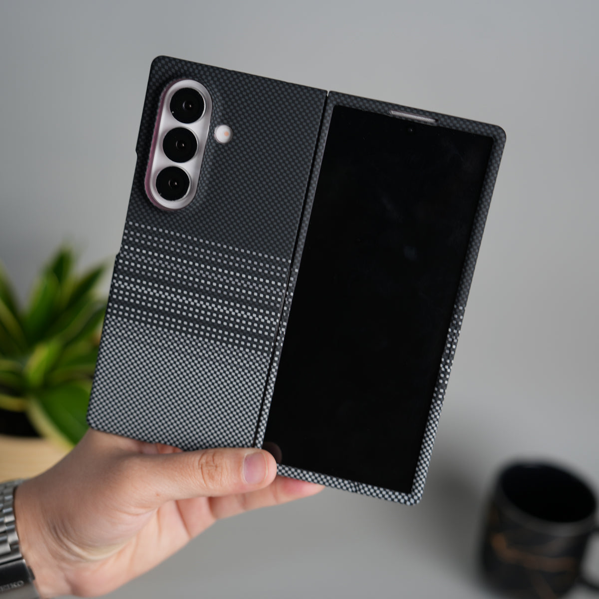 Galaxy Z Fold 7 Carbon Fiber Texture Design Hard Pc MagSafe Case Cover (Black Gray Line)