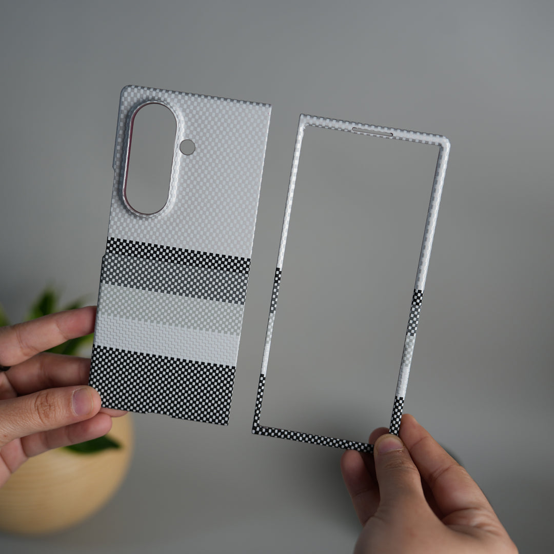Galaxy Z Fold 7 Carbon Fiber Texture Design Hard Pc MagSafe Case Cover GrayBlackLine Design