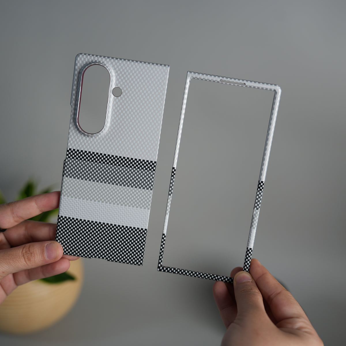 Galaxy Z Fold 7 Carbon Fiber Texture Design Hard Pc MagSafe Case Cover GrayBlackLine Design