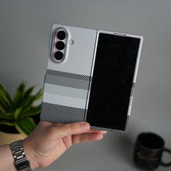 Galaxy Z Fold 7 Carbon Fiber Texture Design Hard Pc MagSafe Case Cover GrayBlackLine Design