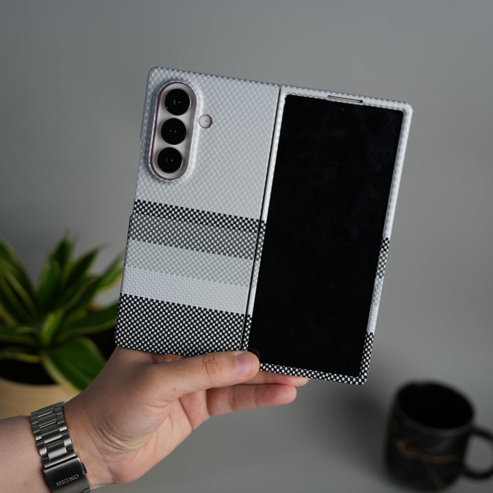 Galaxy Z Fold 7 Carbon Fiber Texture Design Hard Pc MagSafe Case Cover GrayBlackLine Design