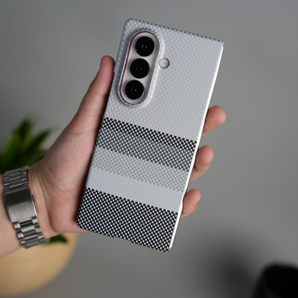 Galaxy Z Fold 7 Carbon Fiber Texture Design Hard Pc MagSafe Case Cover GrayBlackLine Design