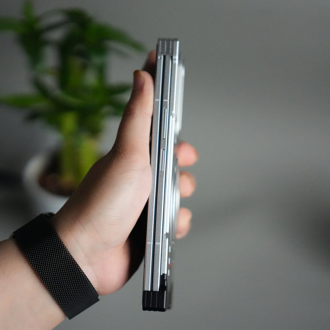 Galaxy Z Fold 7 Magnetic Aluminum Alloy Metal Rimless Frame Heat Dissipation Stand Phone Case