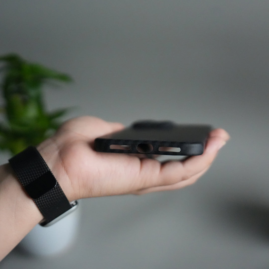 iPhone 16 Series Carbon Fiber Slim Case | Ultra-Thin Magnetic Charging Ring Cover