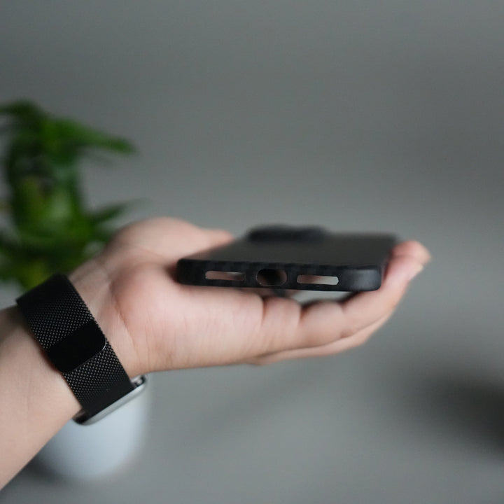 iPhone 16 Series Carbon Fiber Slim Case | Ultra-Thin Magnetic Charging Ring Cover