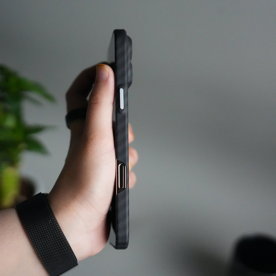iPhone 16 Series Carbon Fiber Slim Case | Ultra-Thin Magnetic Charging Ring Cover