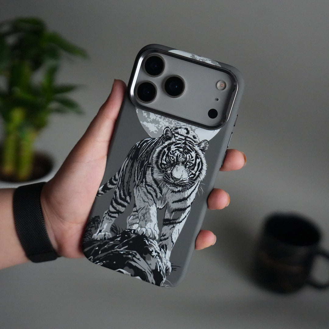 iPhone 17 Pro Max Carbon Fiber Texture Design Hard Pc MagSafe Case Cover (Gray Tiger)