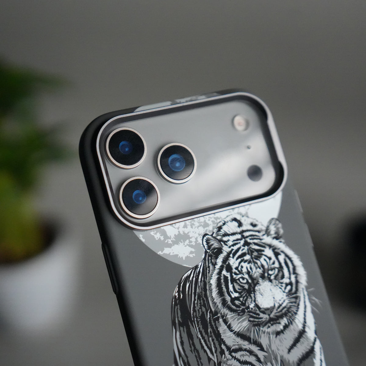 iPhone 18 Series Carbon Fiber Texture Design Hard Pc MagSafe Case Cover (Gray Tiger)