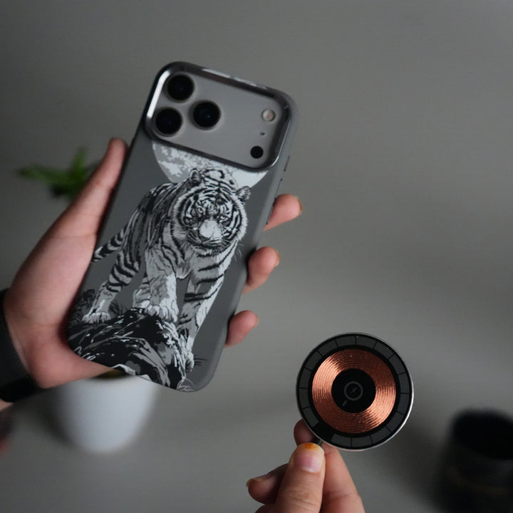 iPhone 17 Pro Max Carbon Fiber Texture Design Hard Pc MagSafe Case Cover (Gray Tiger)