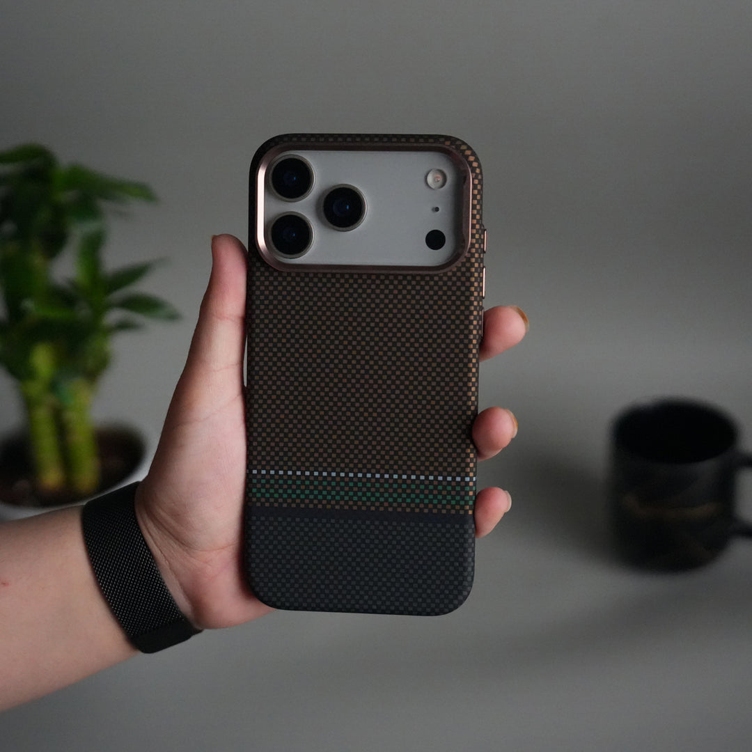 iPhone 17 Pro Carbon Fiber Texture Design Hard Pc MagSafe Case Cover (Black Yellow)
