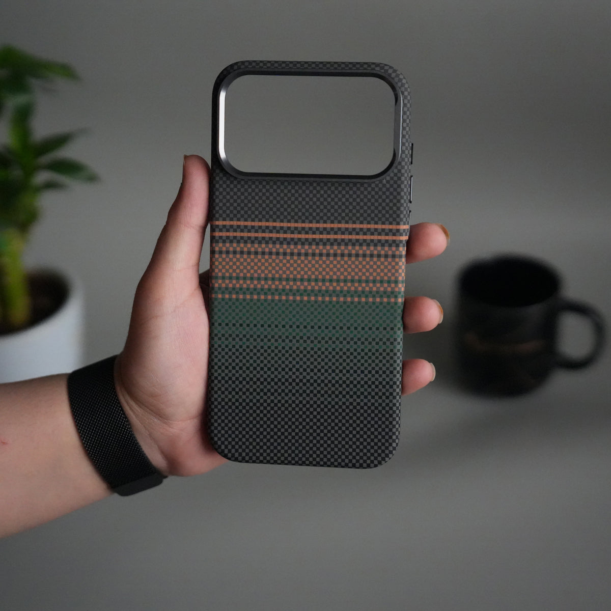 iPhone 17 Pro Carbon Fiber Texture Design Hard Pc MagSafe Case Cover (Orange Green)