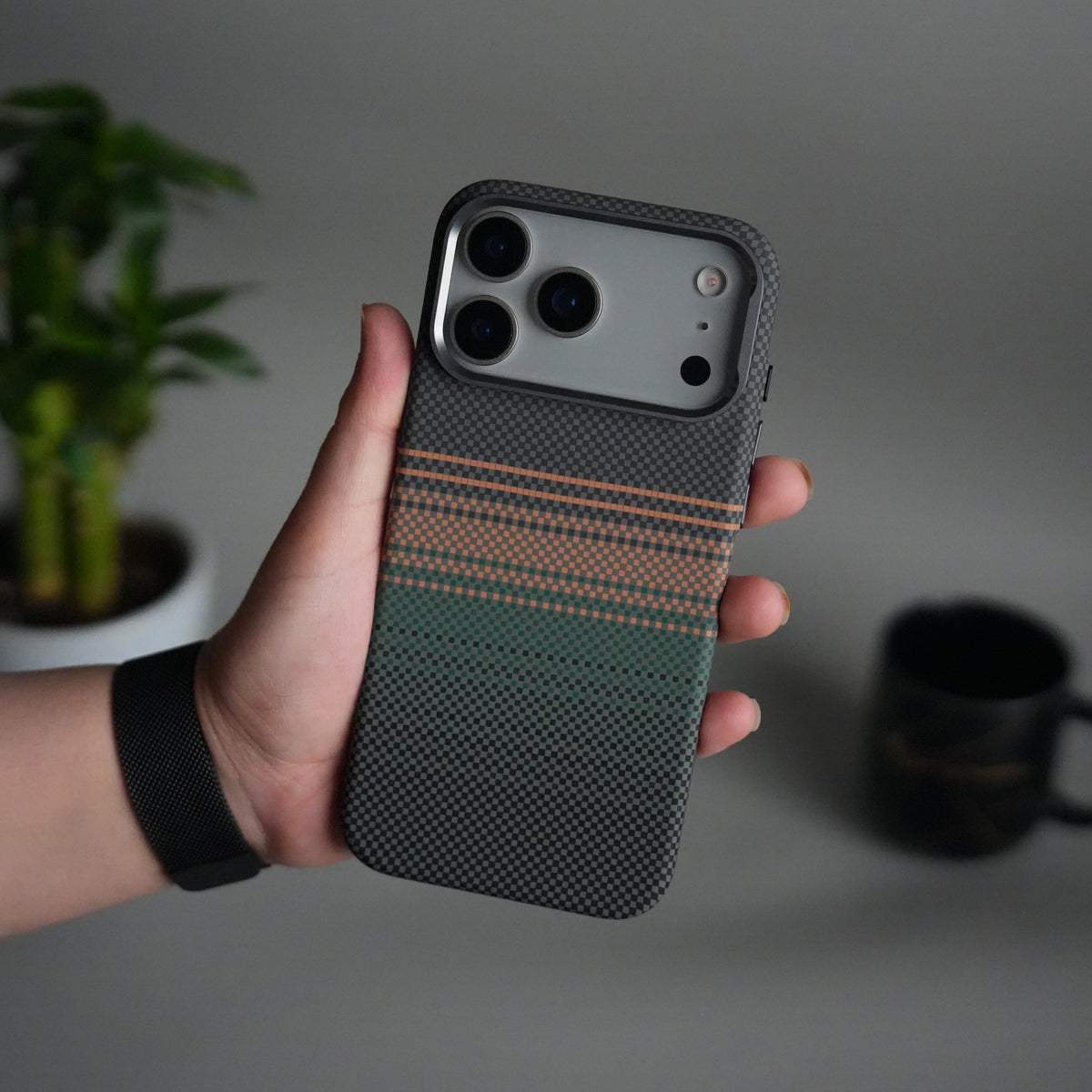 iPhone 17 Pro Carbon Fiber Texture Design Hard Pc MagSafe Case Cover (Orange Green)
