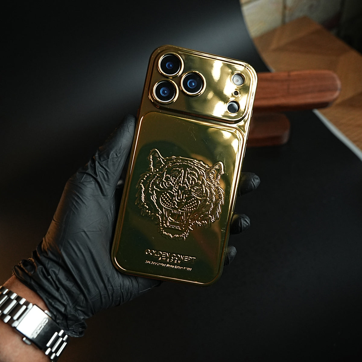 Premium Gold Shine Tiger Face for iPhone 18 Series | Protective Case