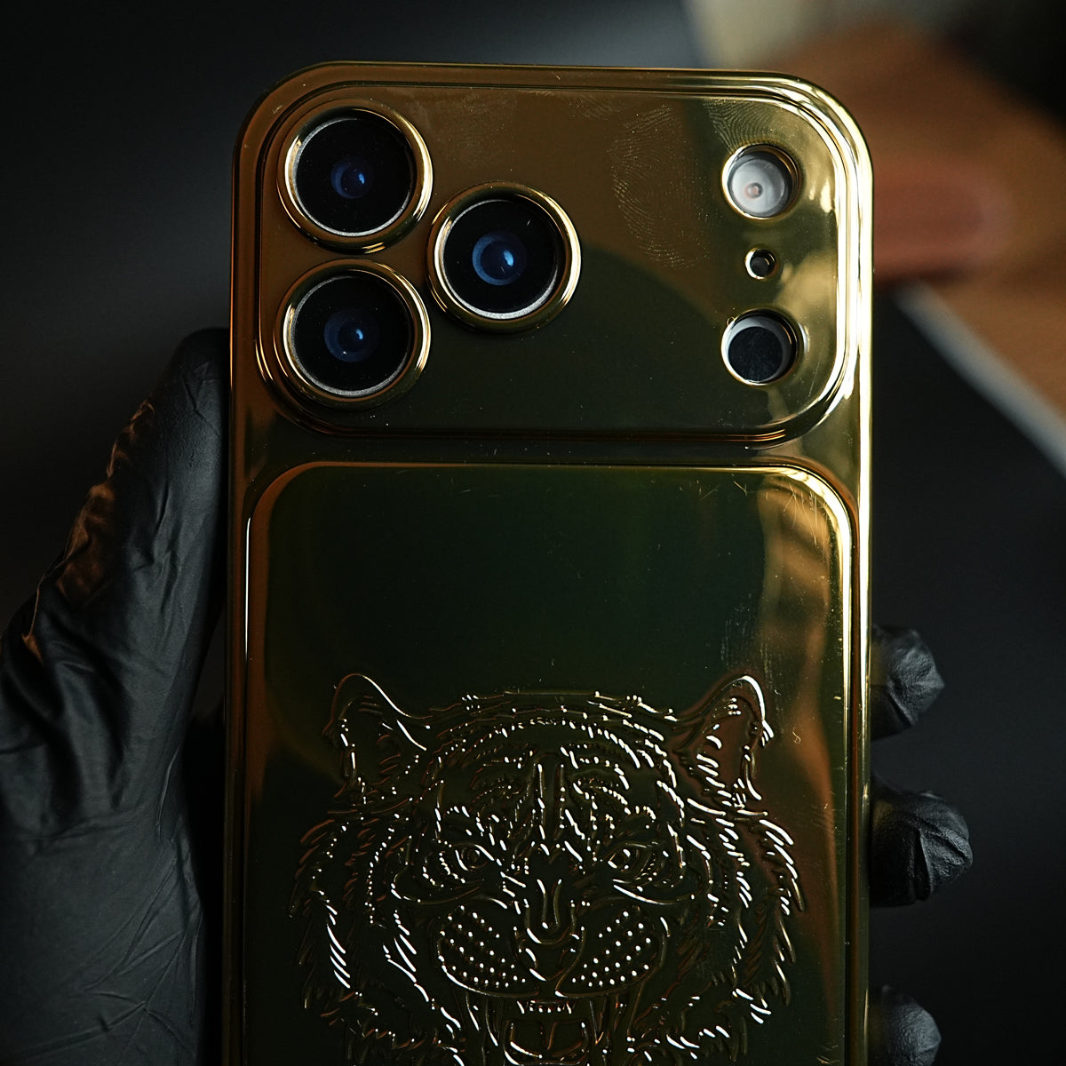 Premium Gold Shine Tiger Face for iPhone 18 Series | Protective Case