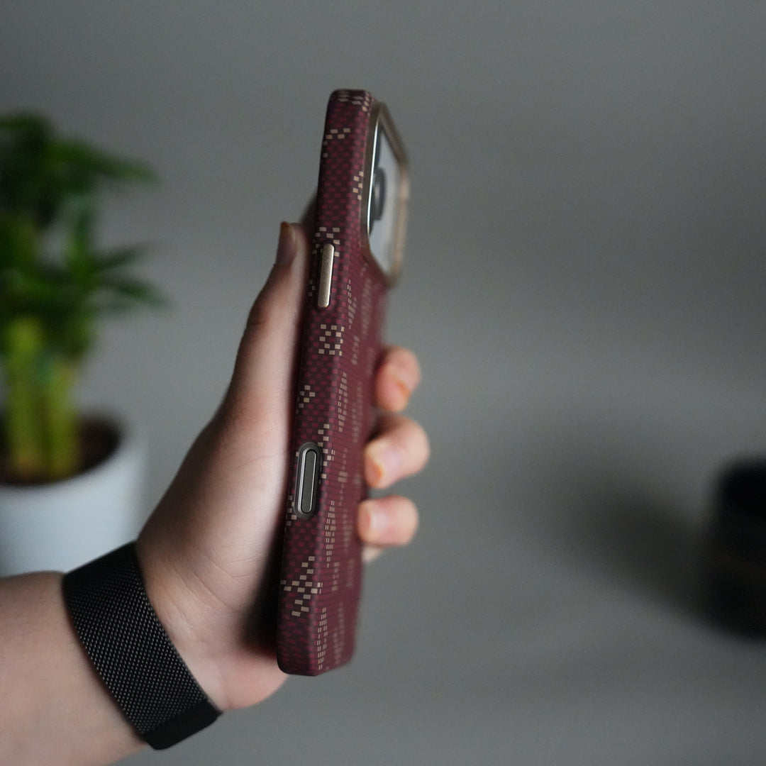 iPhone 17 Pro Aramid Fiber Case | Slim MagSafe Cover (Maroon)