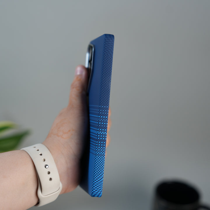 Galaxy S24 Ultra Carbon Fiber Texture Design Hard Pc MagSafe Case Cover (Blue Dot)