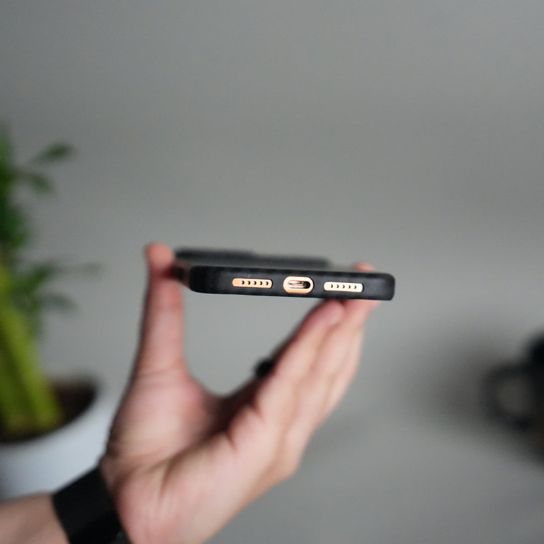 iPhone 17 Pro Carbon Fiber Slim Case | Ultra-Thin Magnetic Charging Ring Cover