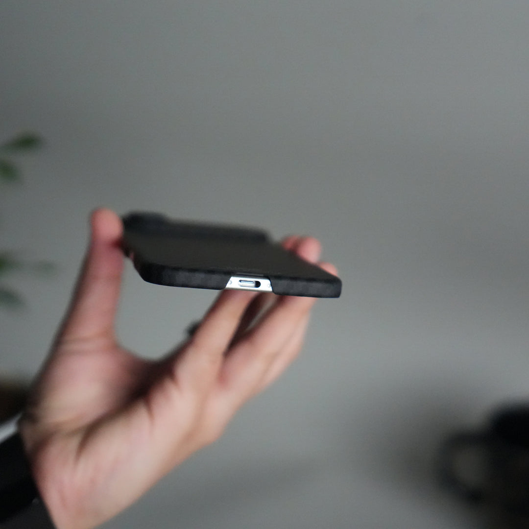 iPhone 17 Air Carbon Fiber Slim Case | Ultra-Thin Magnetic Charging Ring Cover