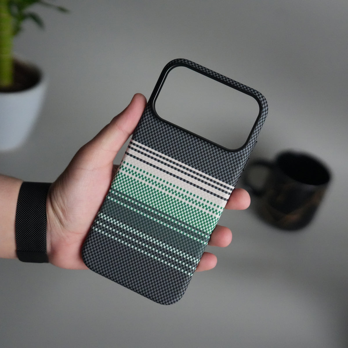 iPhone 17 Pro Carbon Fiber Texture Design Hard Pc MagSafe Case Cover (White Green)