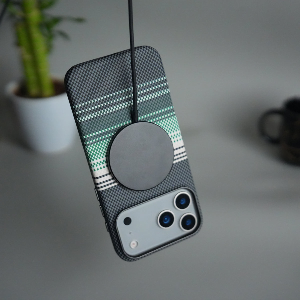 iPhone 17 Pro Carbon Fiber Texture Design Hard Pc MagSafe Case Cover (White Green)