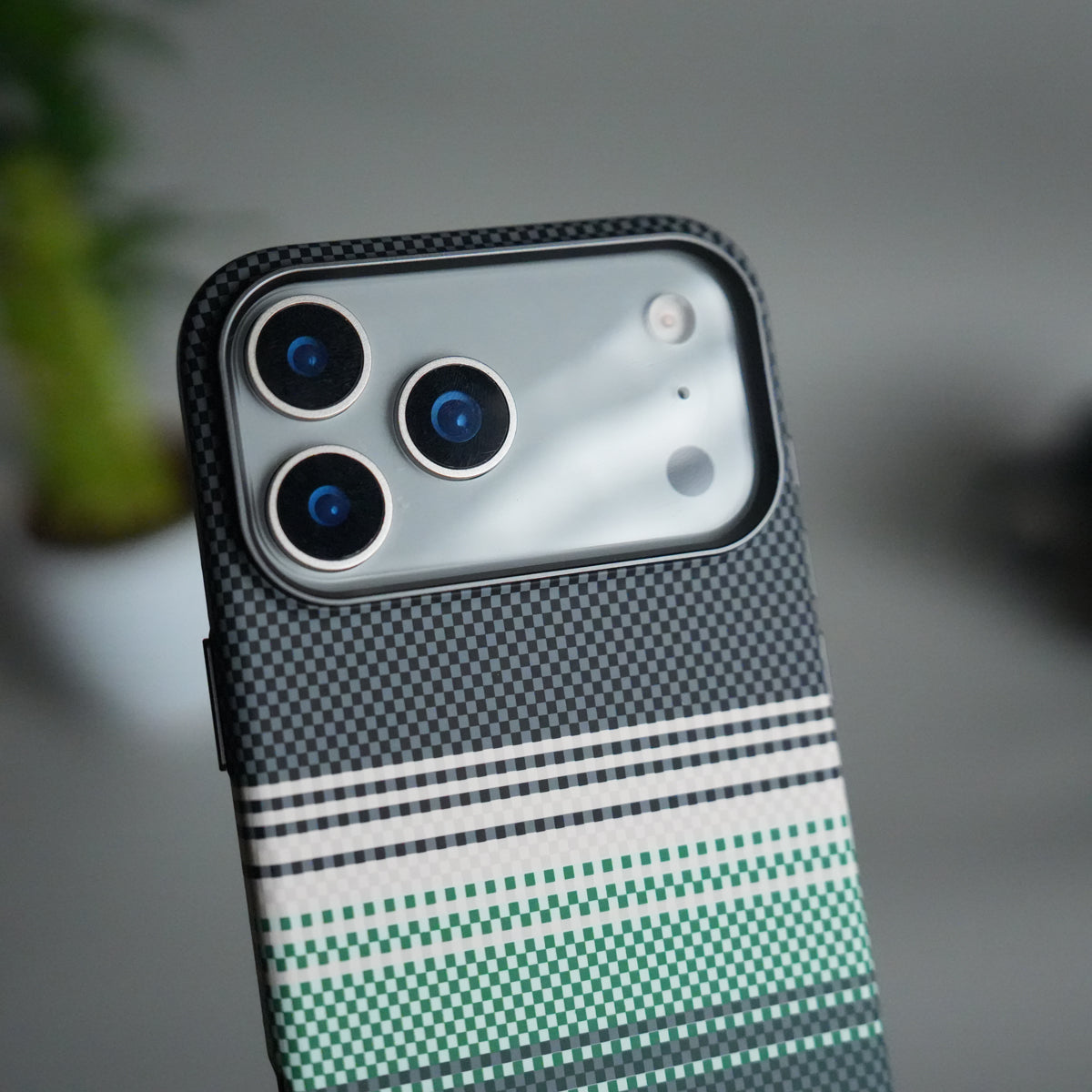 iPhone 17 Pro Carbon Fiber Texture Design Hard Pc MagSafe Case Cover (White Green)