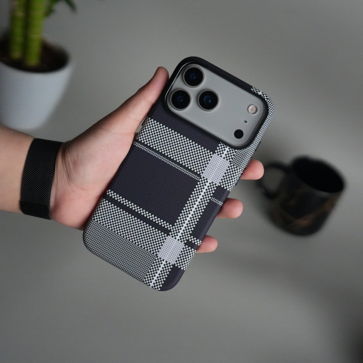 iPhone 17 Pro Max Carbon Fiber Texture Design Hard Pc MagSafe Case Cover (Black White)