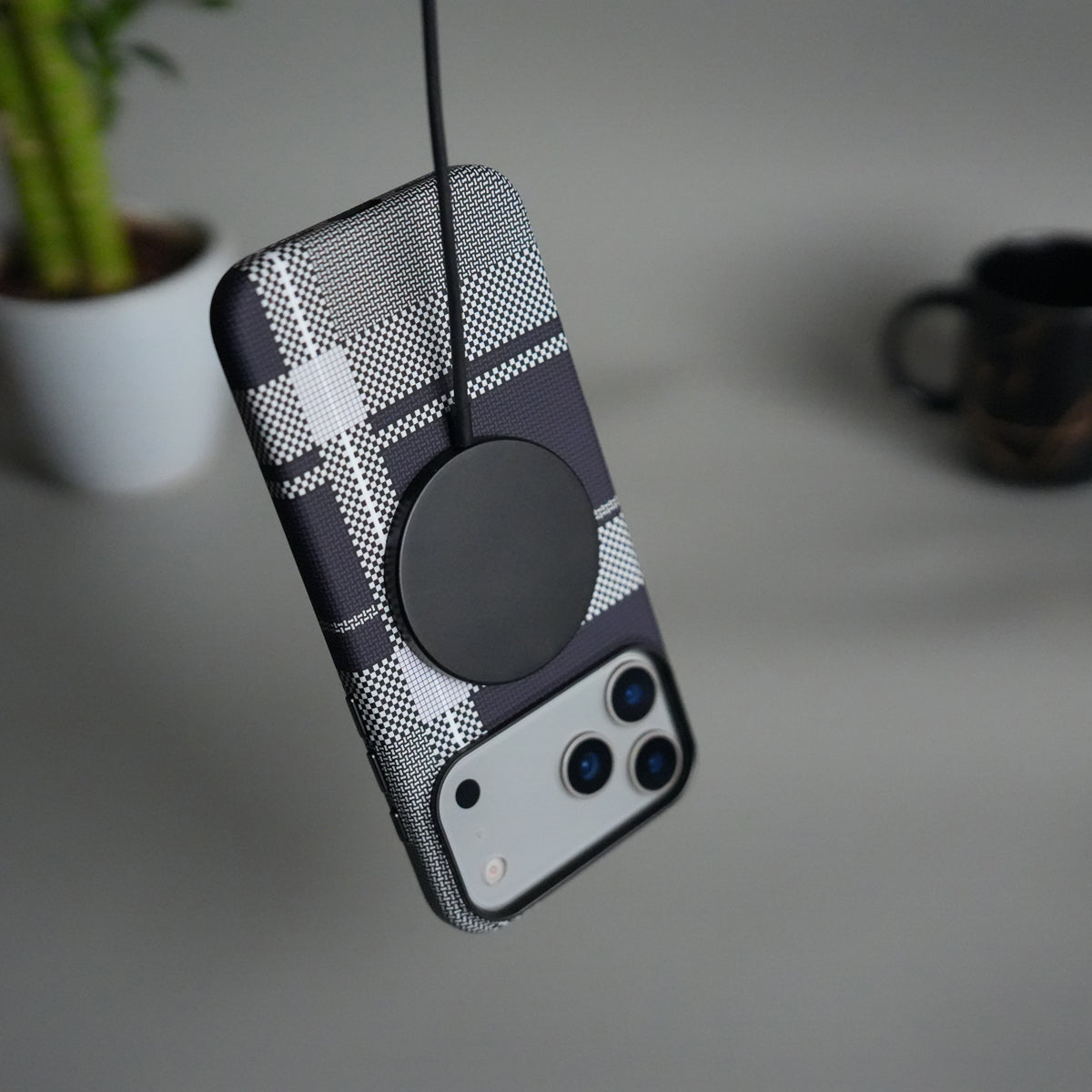 iPhone 17 Pro Max Carbon Fiber Texture Design Hard Pc MagSafe Case Cover (Black White)