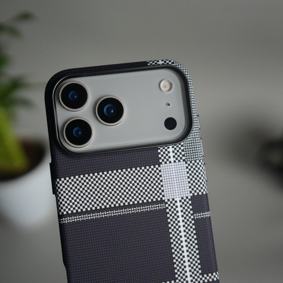 iPhone 17 Pro Max Carbon Fiber Texture Design Hard Pc MagSafe Case Cover (Black White)