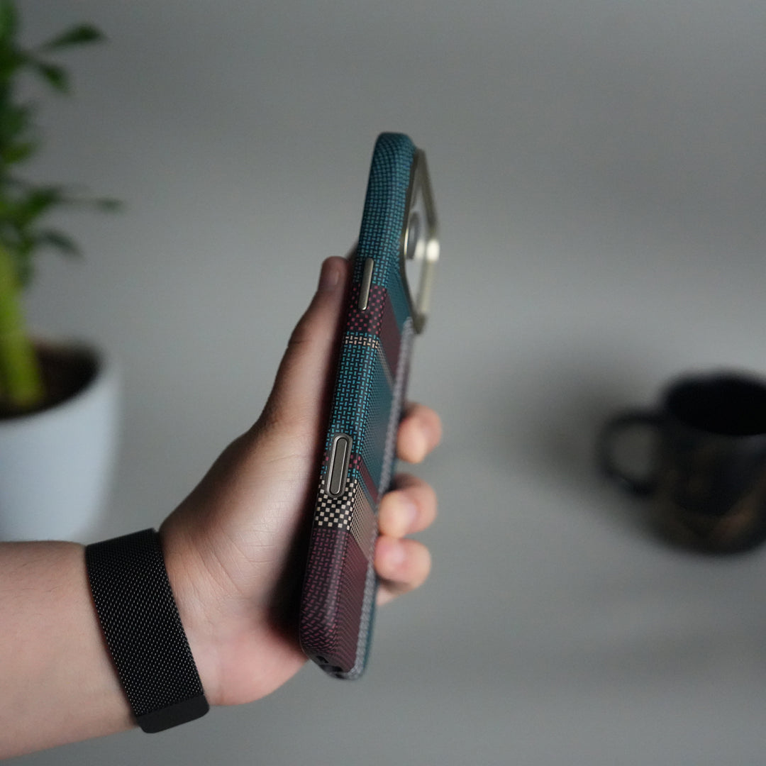 iPhone 17 Pro Carbon Fiber Texture Design Hard Pc MagSafe Case Cover (Red White)