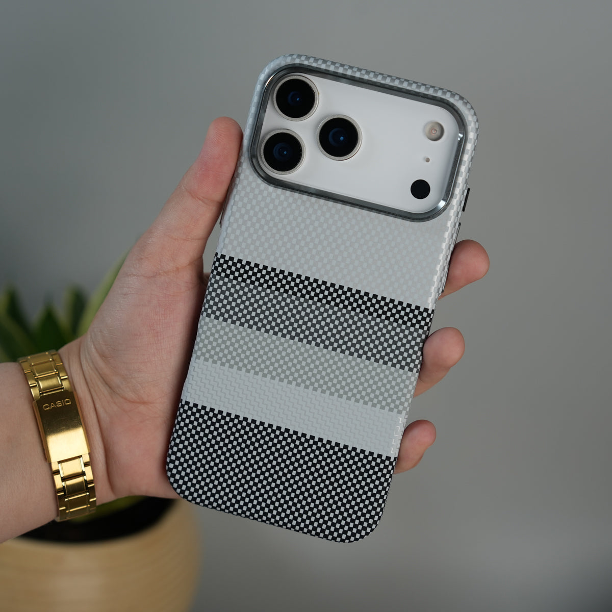 iPhone 17 Pro Carbon Fiber Texture Design Hard Pc MagSafe Case Cover GrayBlackLine Design