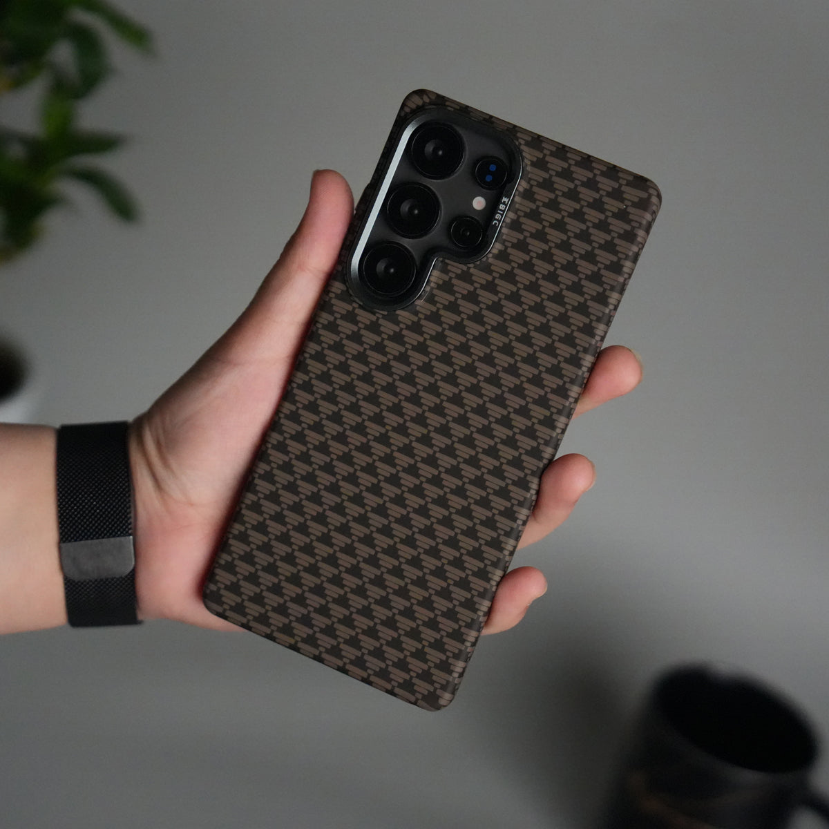 Galaxy S24 Ultra Houndstooth Pattern Case | Slim Hard Back Cover | Matte Finish Protective Case with MagSafe