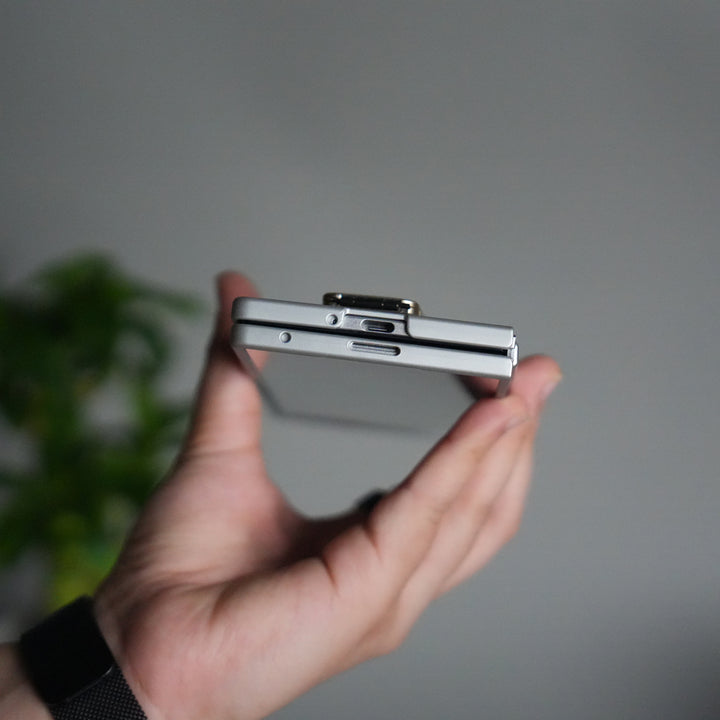 Galaxy Z Fold 7 Ultra-thin Wristband Brace Holder Kick Stand Front Glass Protective Case