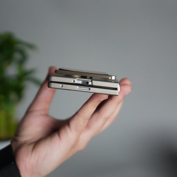 Galaxy Z Fold 7 Ultra-thin Wristband Brace Holder Kick Stand Front Glass Protective Case