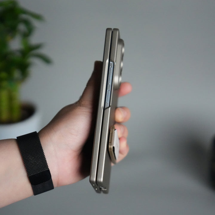 Galaxy Z Fold 7 Ultra-thin Wristband Brace Holder Kick Stand Front Glass Protective Case