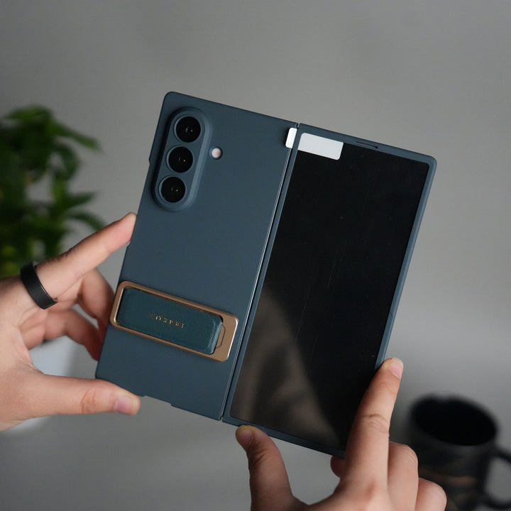 Galaxy Z Fold 7 Ultra-thin Wristband Brace Holder Kick Stand Front Glass Protective Case