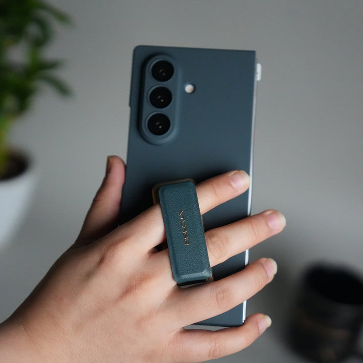 Galaxy Z Fold 7 Ultra-thin Wristband Brace Holder Kick Stand Front Glass Protective Case