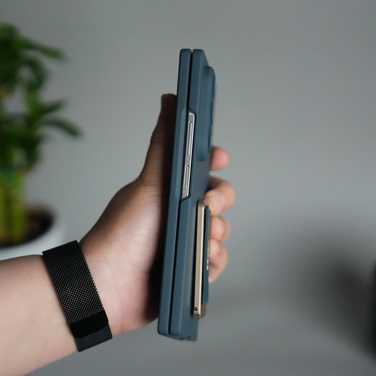Galaxy Z Fold 7 Ultra-thin Wristband Brace Holder Kick Stand Front Glass Protective Case