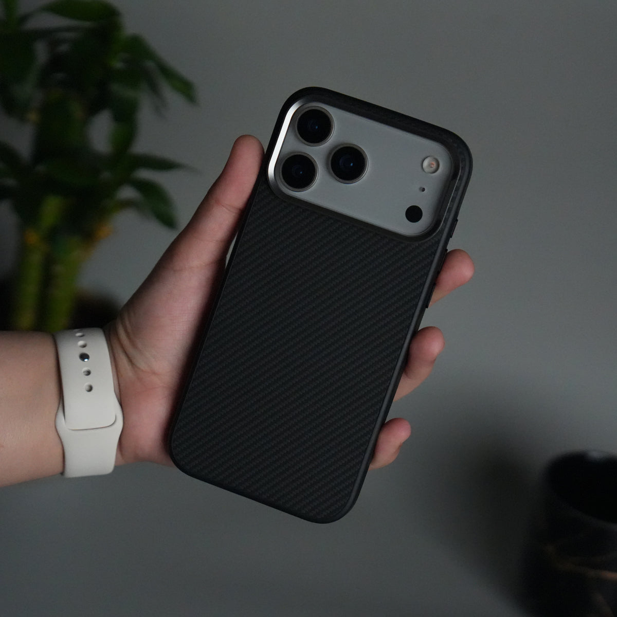 iPhone 18 Series Metal Camera Ring Carbon Fiber Design MagSafe Cover