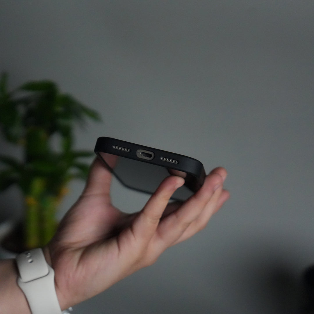 iPhone 17 Pro Max Metal Camera Ring Carbon Fiber Design MagSafe Cover