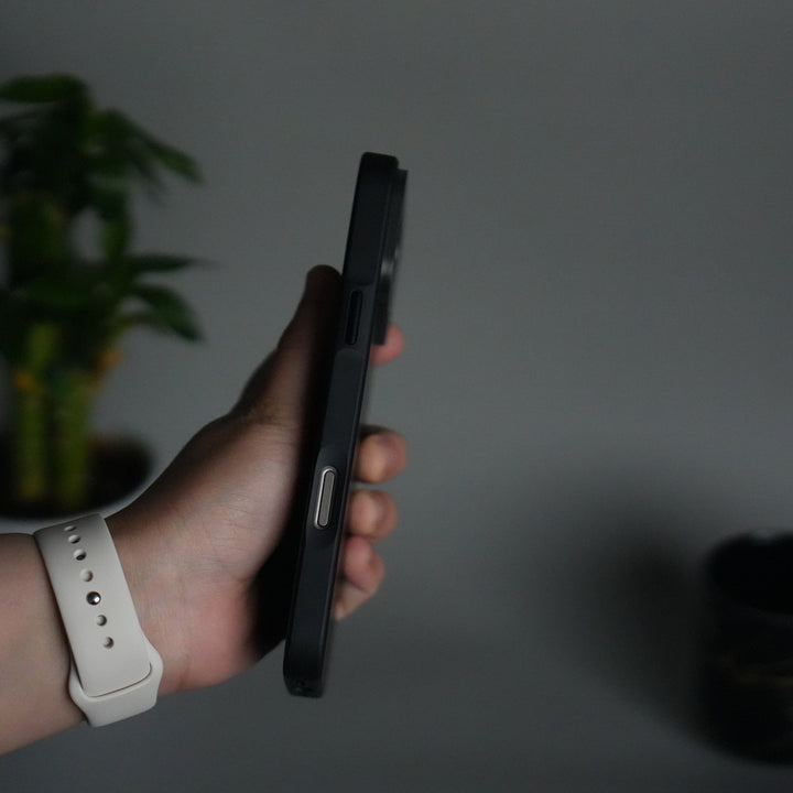 iPhone 17 Pro Max Metal Camera Ring Carbon Fiber Design MagSafe Cover