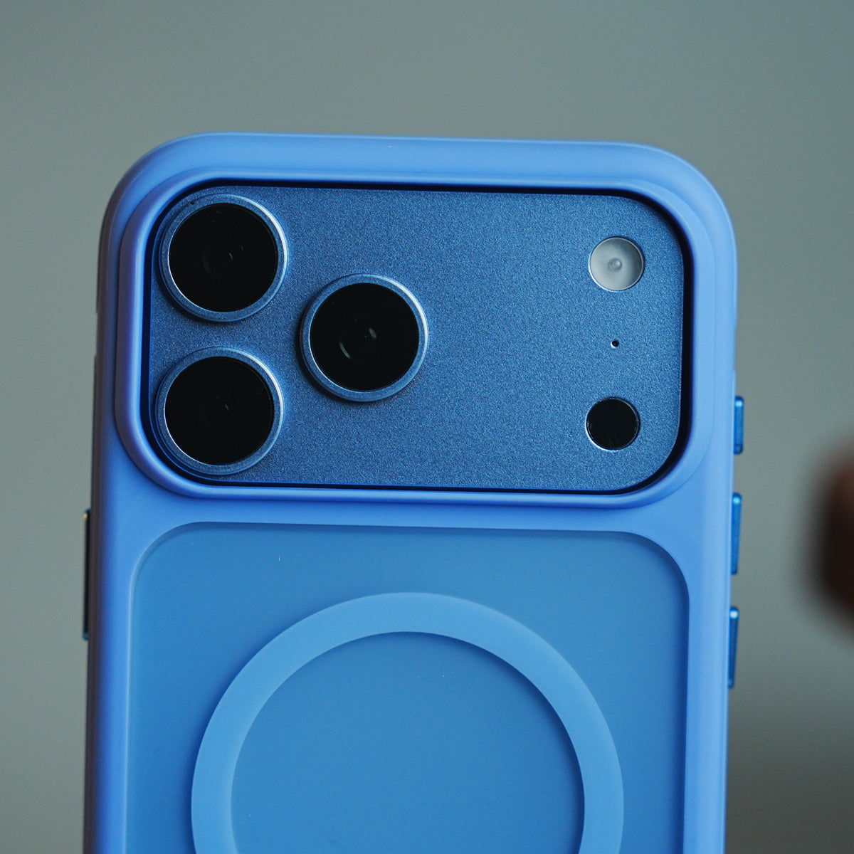 Matte Frosted Magnetic Case for 18 Series | Raised Camera Frame Protective Cover