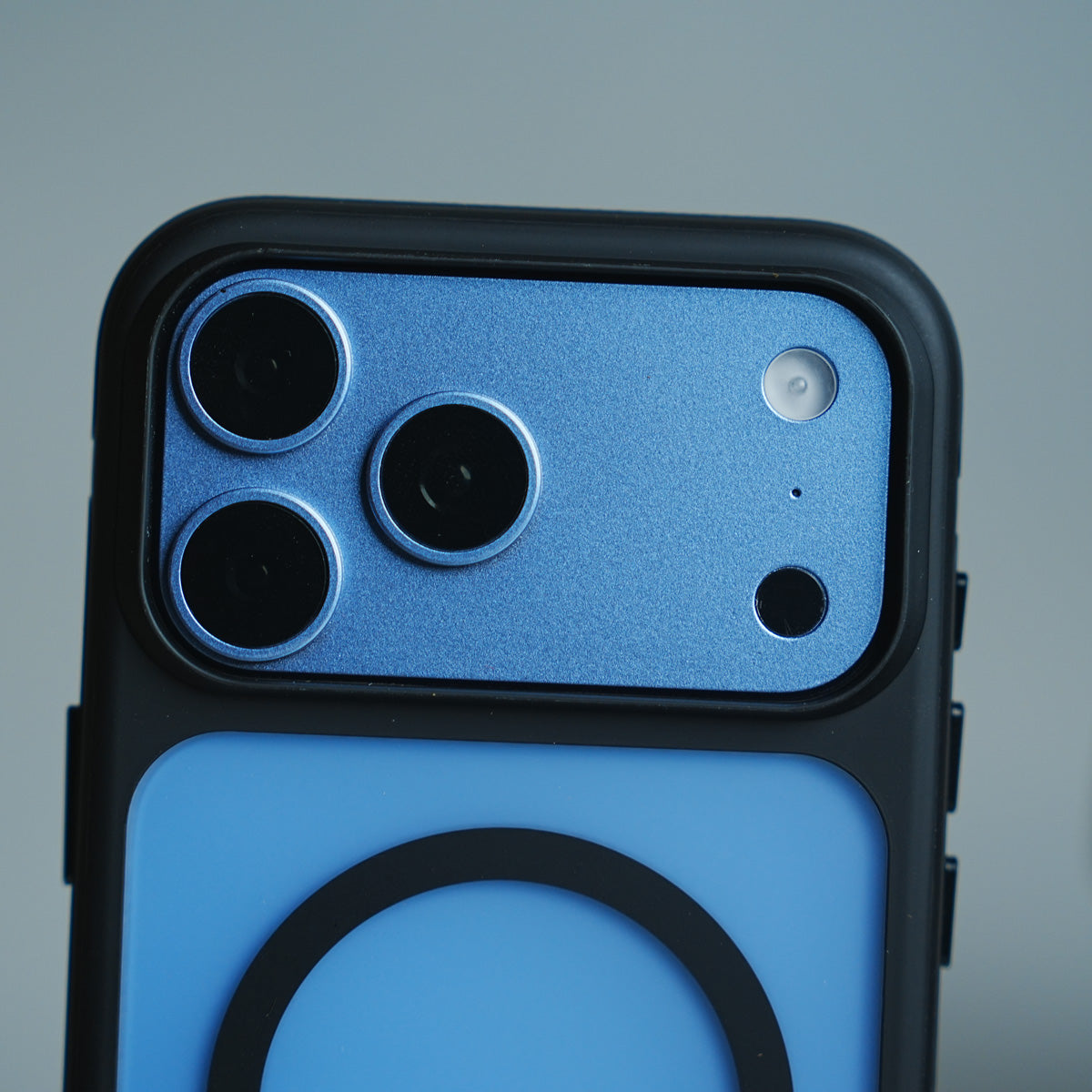 Matte Frosted Magnetic Case for 18 Series | Raised Camera Frame Protective Cover