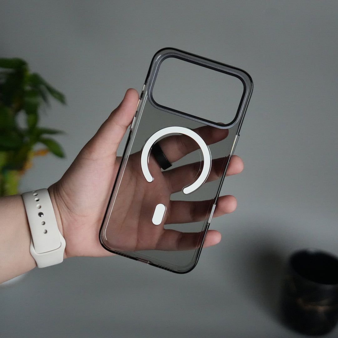 iPhone 17 Pro Max Anti-Yellow Hard Crystal Transparent MagSafe Case