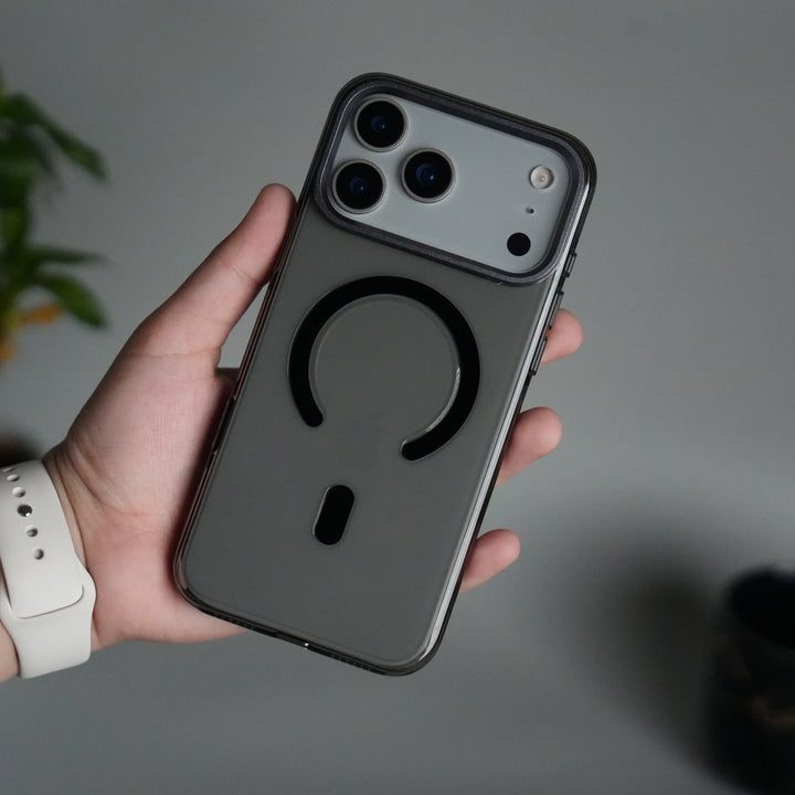 iPhone 17 Pro Max Anti-Yellow Hard Crystal Transparent MagSafe Case